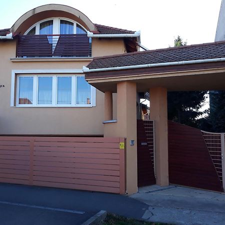Kenezy Lux Apartman Vendeghaz Hajdúszoboszló Exteriör bild
