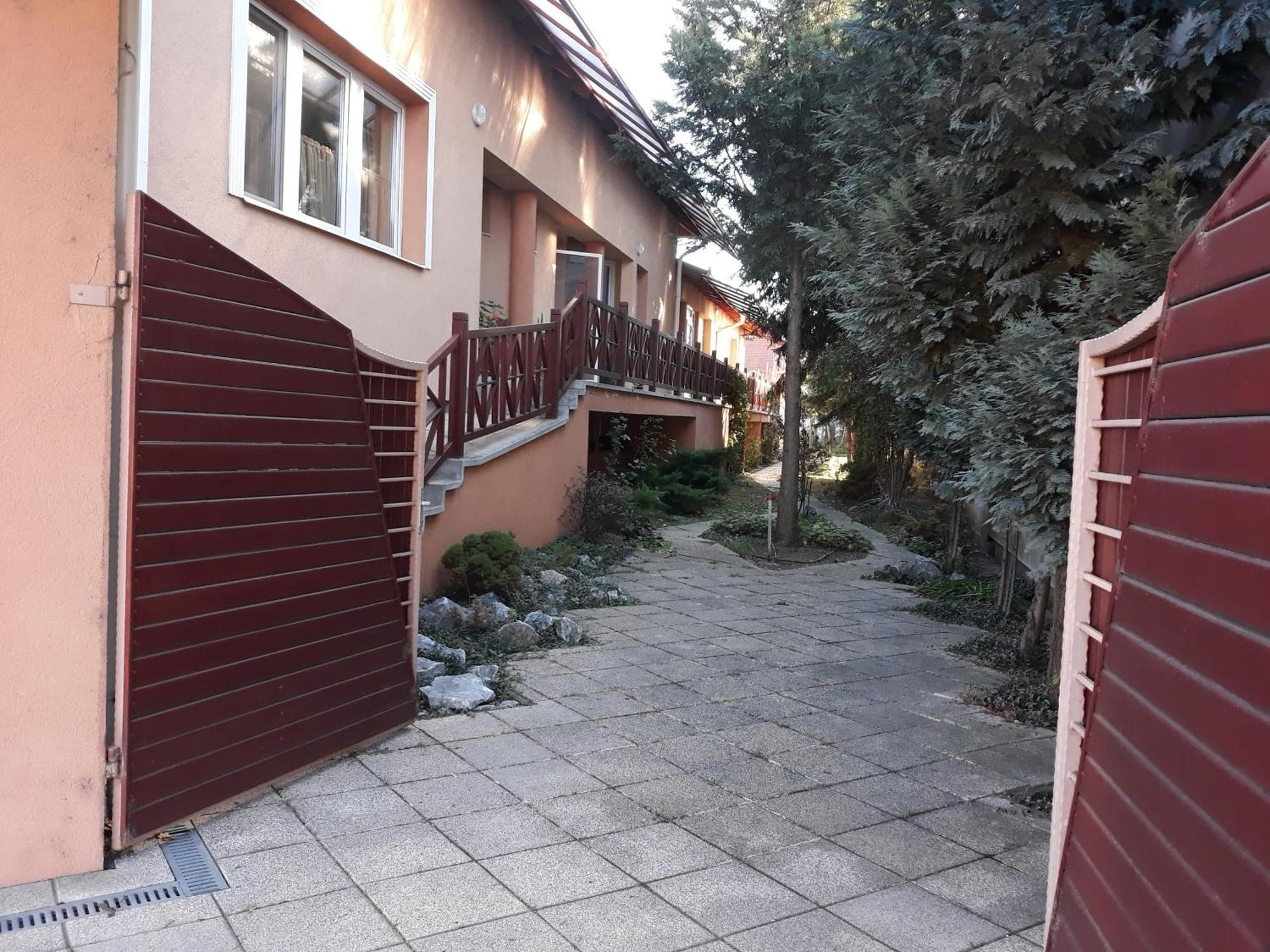 Kenezy Lux Apartman Vendeghaz Hajdúszoboszló Exteriör bild